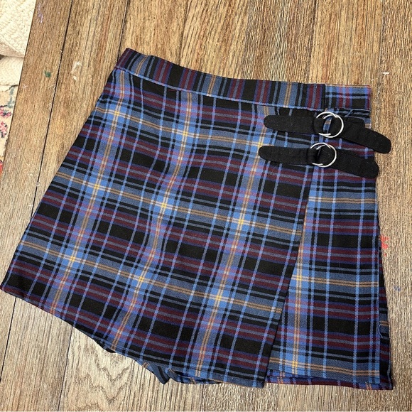 SO Junior Wrap Mini Skirt / Short, Plaid Skort, Scotland Style, Size 7 NWOT - Picture 1 of 7